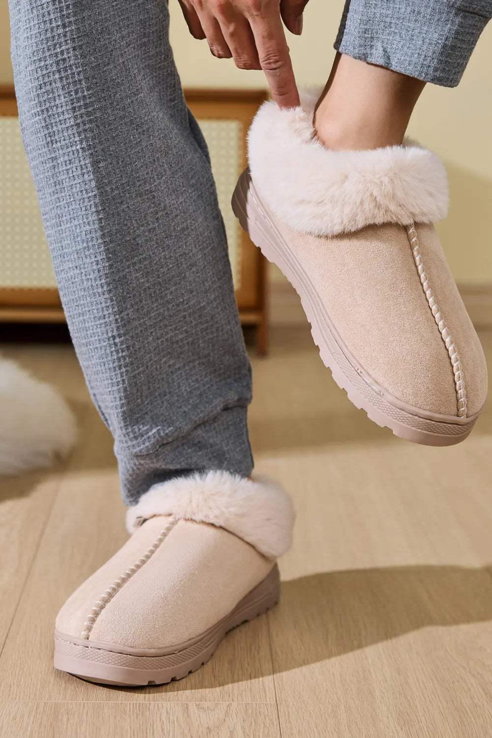 Faux Fur Round Toe Platform Slippers - kinko