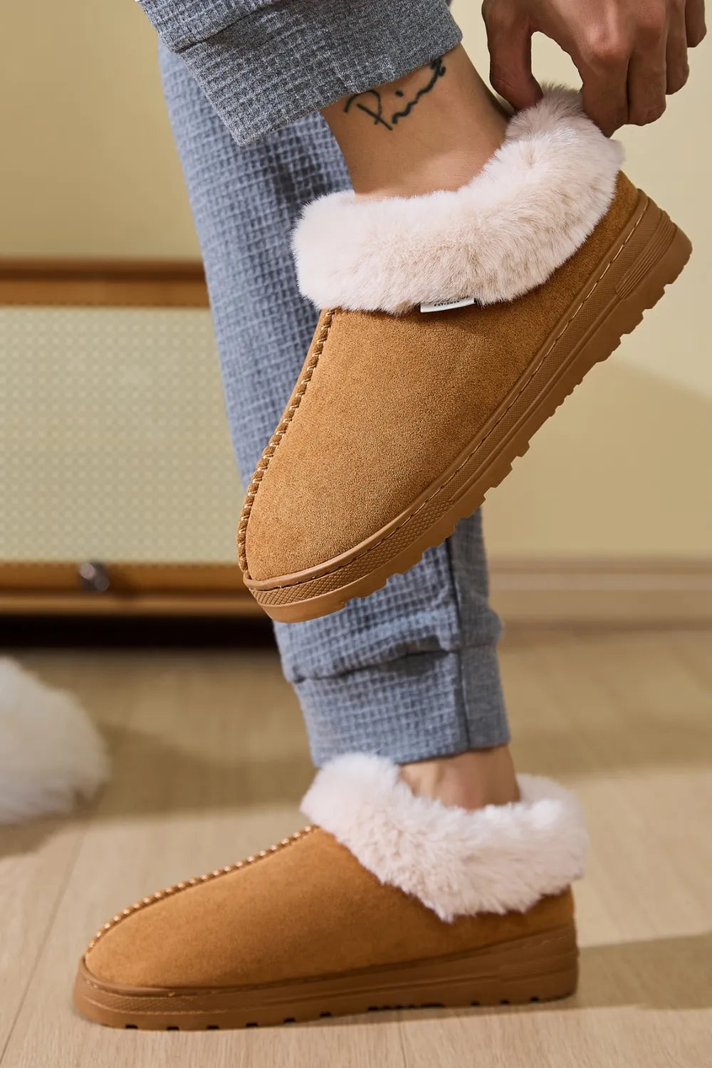 Faux Fur Round Toe Platform Slippers - kinko