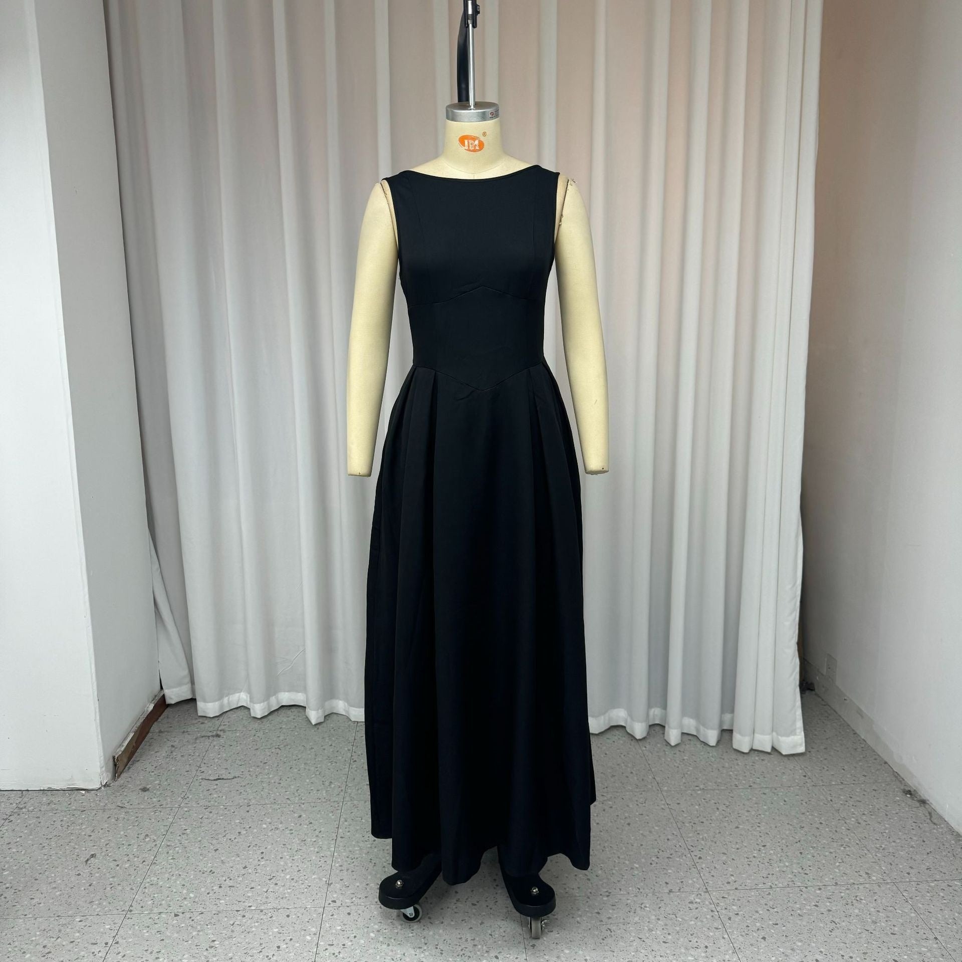 Women's Sleeveless Solid Color Hollow-out Cinched Dress - kinko